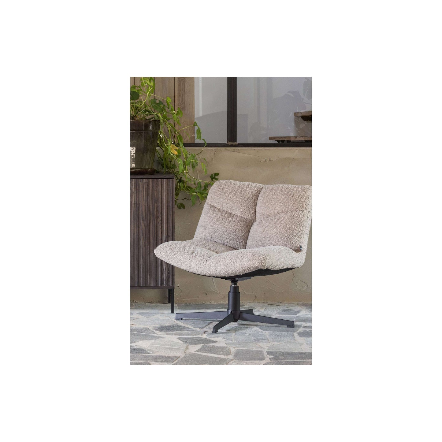 WOOOD Exclusive Vinny draaifauteuil boucle zand